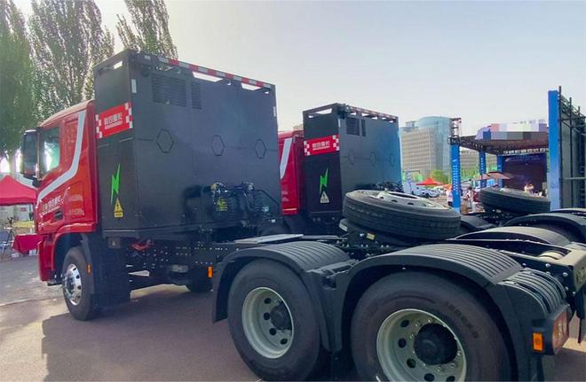 联合重卡282kw换电牵引车闪耀第十八届鄂尔多斯煤博会九游会国际(图5)