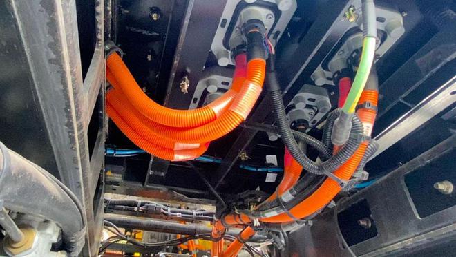 联合重卡282kw换电牵引车闪耀第十八届鄂尔多斯煤博会九游会国际(图7)