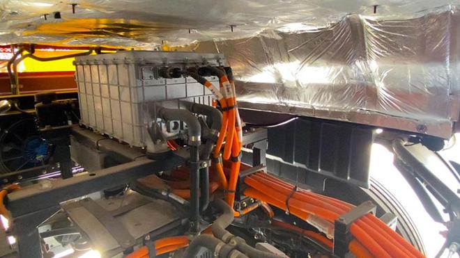 联合重卡282kw换电牵引车闪耀第十八届鄂尔多斯煤博会九游会国际(图6)