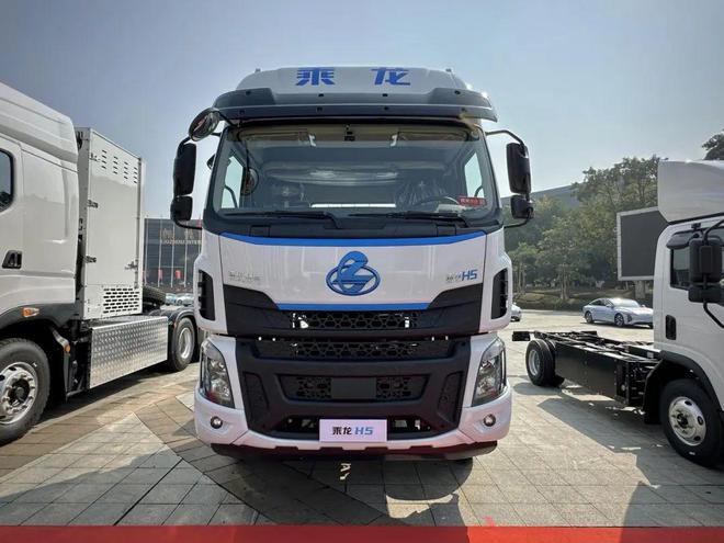 评测四气瓶续航超400km！乘龙H5氢能源载货车亮点抢先看AG九游会(图1)