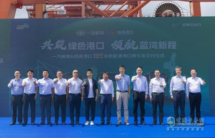 解放J6L纯电动港口牵引车：绿色物流未来之选(图2)