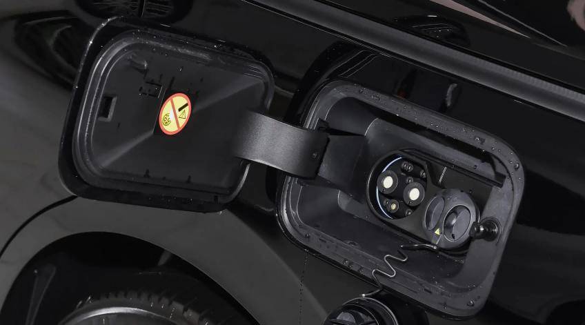 传祺E8PHEV：1200km续航+L2辅助驾驶配多重安全措施家用真香(图1)