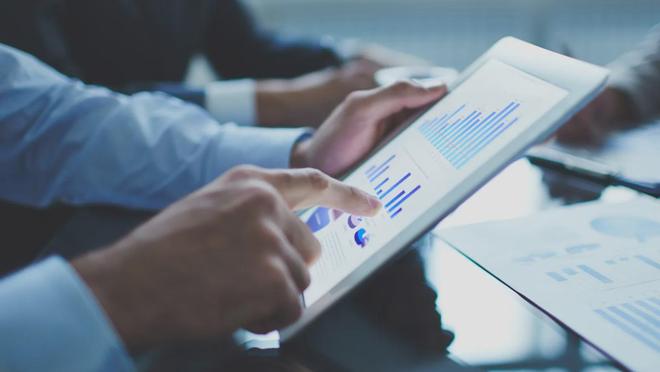 美国电动车销售首次逆转：2021年以来的首次AG九游会下降引发关注(图1)