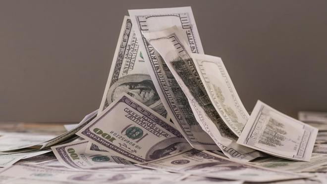 美国电动车销售首次逆转：2021年以来的首次AG九游会下降引发关注(图2)