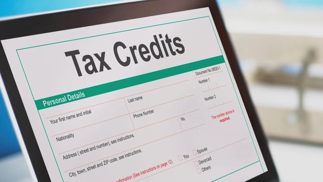 美国电动车销售首次逆转：2021年以来的首次AG九游会下降引发关注(图3)