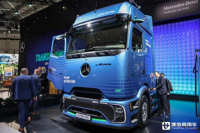 奔驰eActros600电动牵引车到底强在哪里?330公里实际跟车体验告诉你(图1)