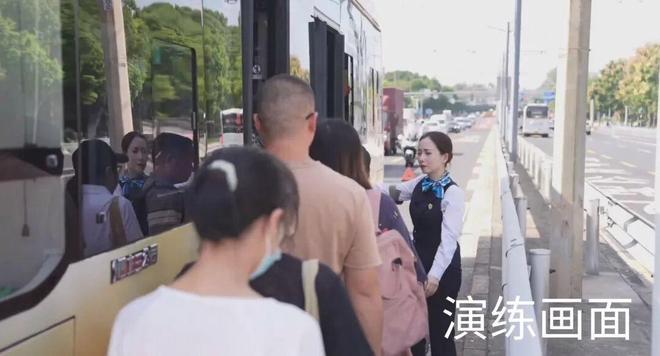 入离场时段地铁出现大客流停车场新能源车突发自燃……今天进博会交通安全保障开展了这些应急演练(图6)