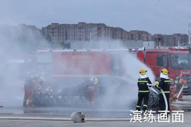 入离场时段地铁出现大客流停车场新能源车突发自燃……今天进博会交通安全保障开展了这些应急演练(图8)