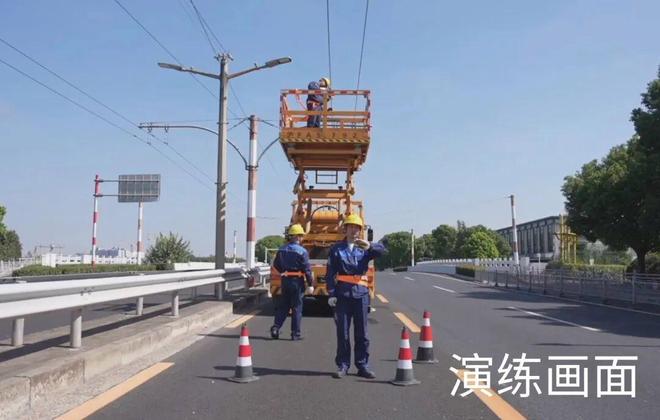 入离场时段地铁出现大客流停车场新能源车突发自燃……今天进博会交通安全保障开展了这些应急演练(图5)