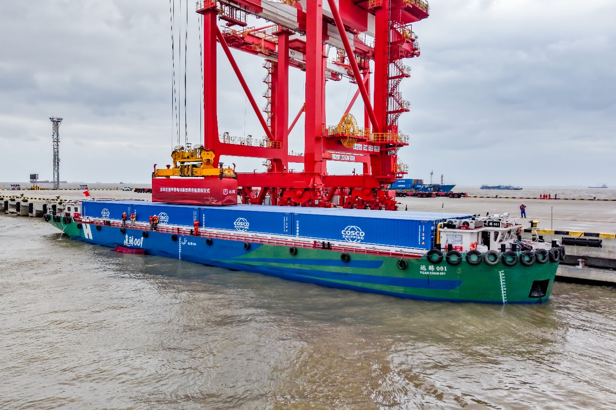全球首艘醇氢电动集散两用船在沪首航打造液态新能源全场景应用“中国模式”(图2)