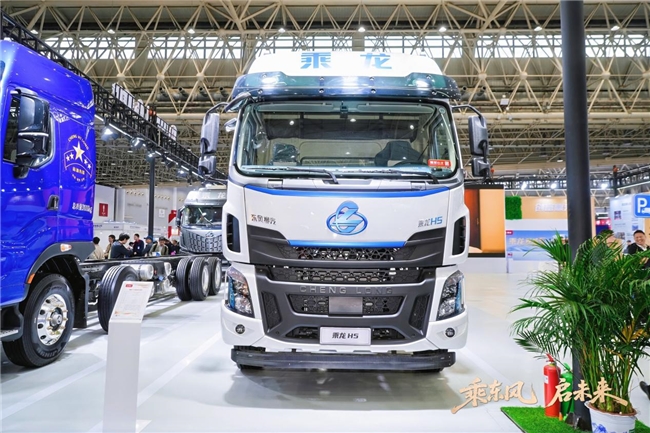 全矩阵耀江城东风柳汽乘龙亮剑2025中国国际商用车展(图6)