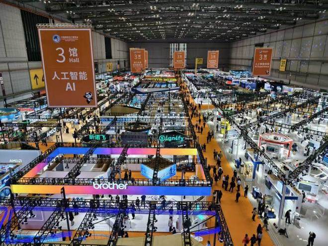 一张图预测15年后的自己进博会剧透万物皆可“AI”时代(图1)