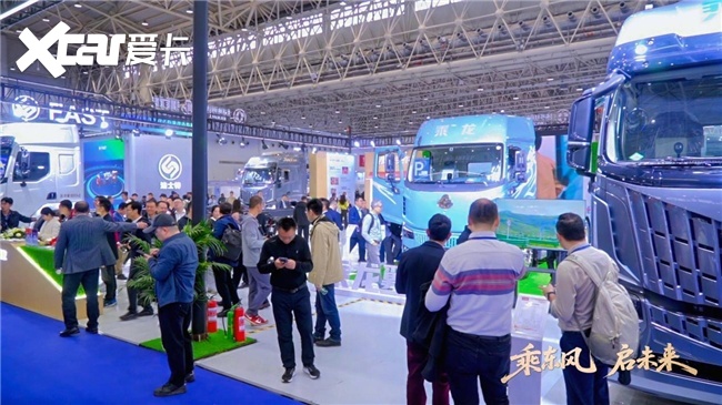 全矩阵耀江城东风柳汽乘龙亮剑2025中国国际商用车展(图2)