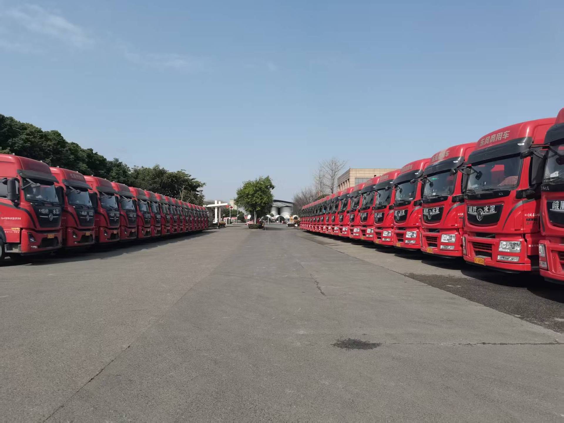 AG九游会峨胜物流解锁新运力:东风天龙新能源助力乐山水泥运输成本直降75%(图1)