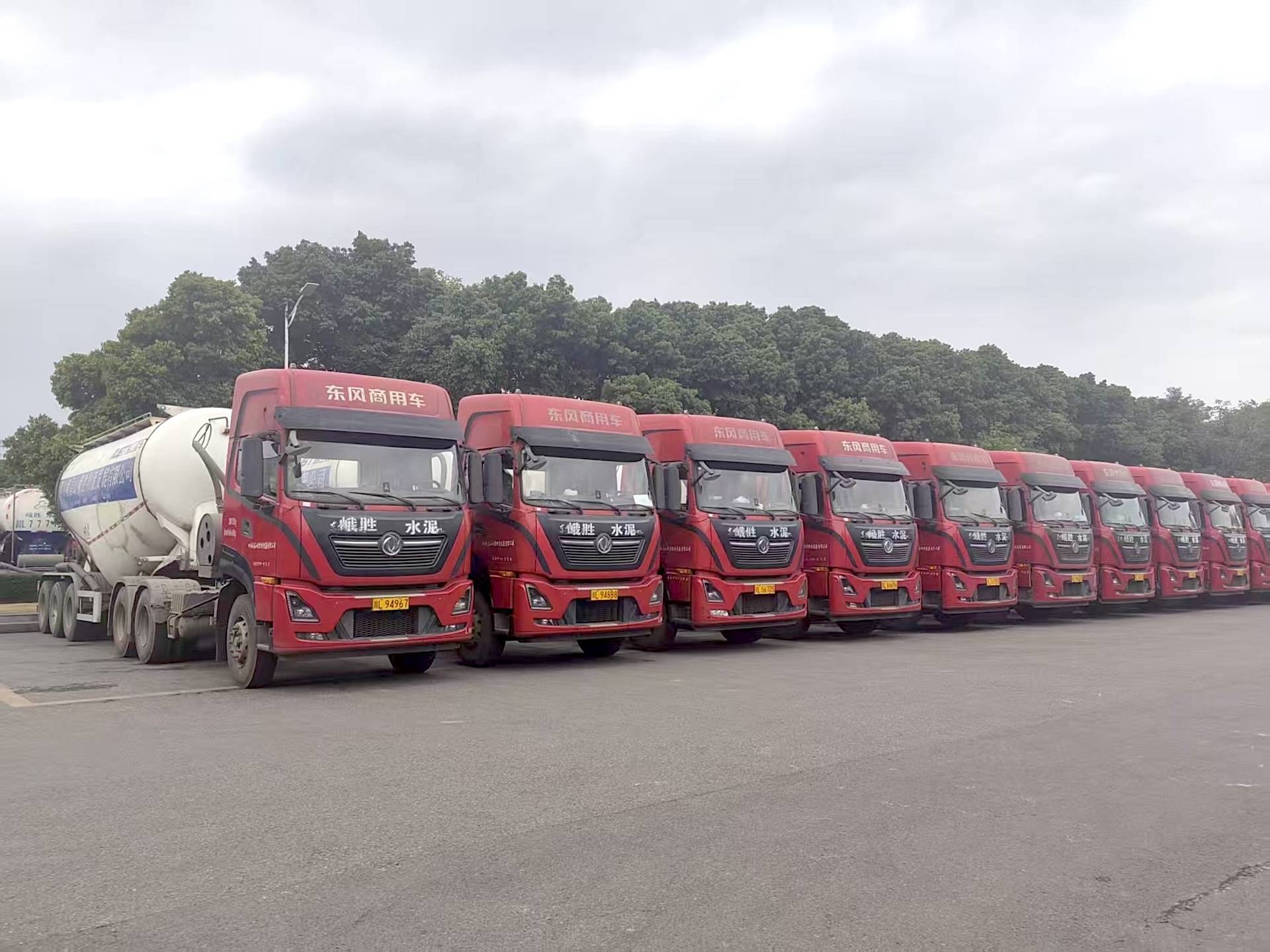 AG九游会峨胜物流解锁新运力:东风天龙新能源助力乐山水泥运输成本直降75%(图2)