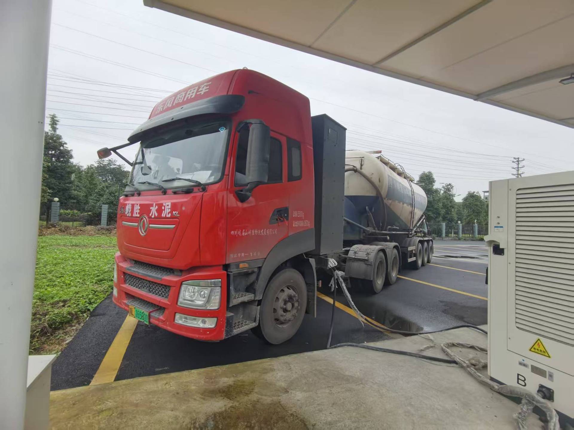 AG九游会峨胜物流解锁新运力:东风天龙新能源助力乐山水泥运输成本直降75%(图5)