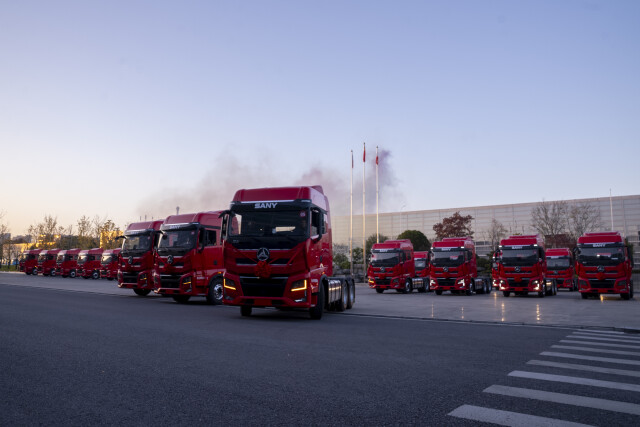 三一重卡兑现“七年之诺”为28名首批用户免费换新车(图1)