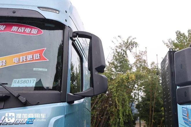 纯平地板驾驶室还是全新专属造型陕汽最新推出的H6000E纯电动重卡实拍(图3)