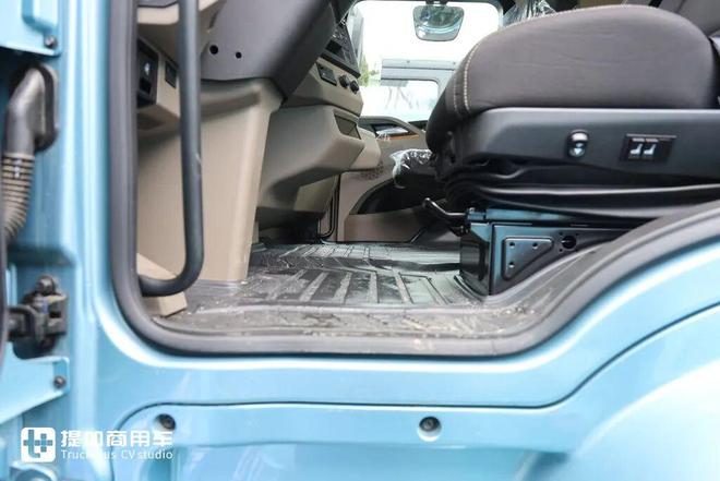 纯平地板驾驶室还是全新专属造型陕汽最新推出的H6000E纯电动重卡实拍(图6)