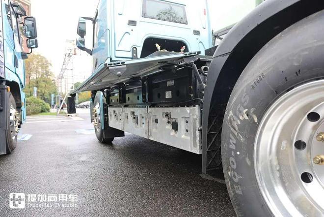 纯平地板驾驶室还是全新专属造型陕汽最新推出的H6000E纯电动重卡实拍(图12)