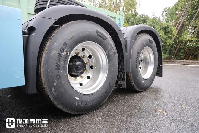 纯平地板驾驶室还是全新专属造型陕汽最新推出的H6000E纯电动重卡实拍(图14)