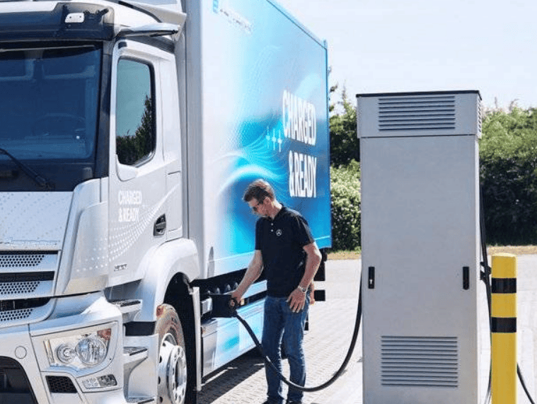 新能源重卡迎来“高光时刻”：前三季度销量暴增184%渗透率突破24%九游会国际(图1)