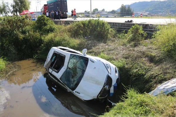 乡村公路状况多返乡开车需谨慎！(图1)