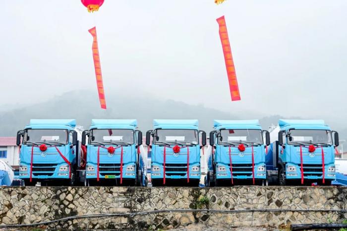 百台签约首批交付！东风商用车新能源牵引车助力客户绿运升级(图2)