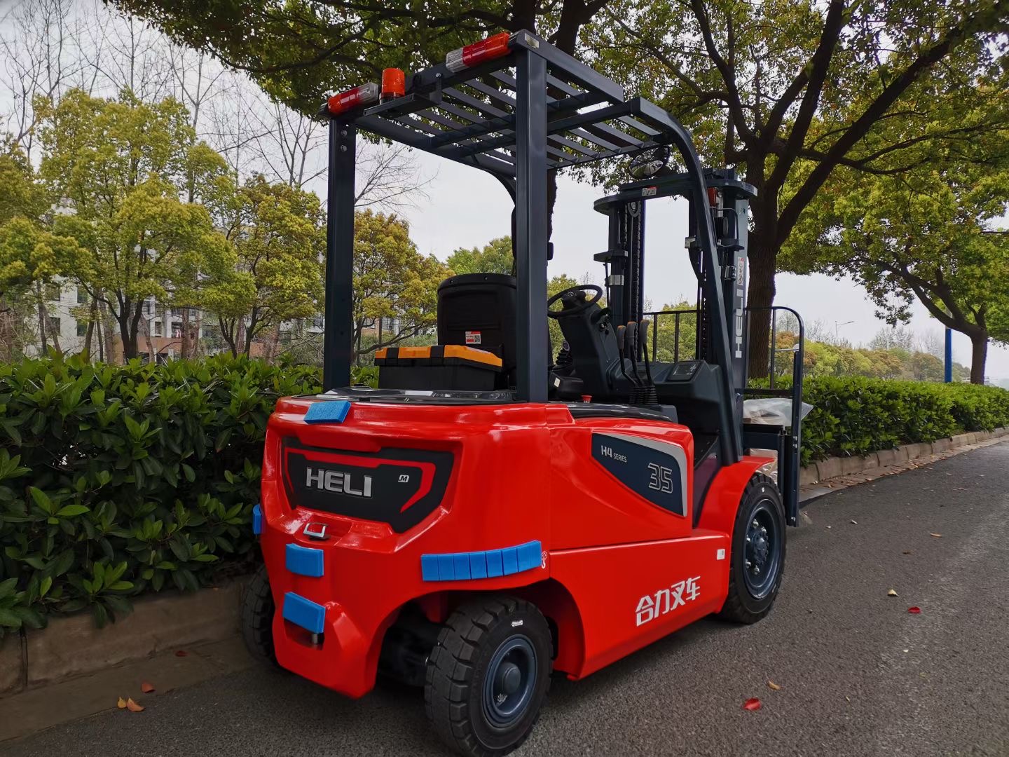 芜九游会国际湖叉车租赁市场深度解析：如何避开陷阱选对合作伙伴？(图2)