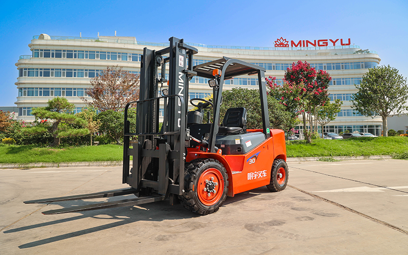 2026年近期市场洞察：四驱叉车定制厂家选择全攻略九游会国际(图1)